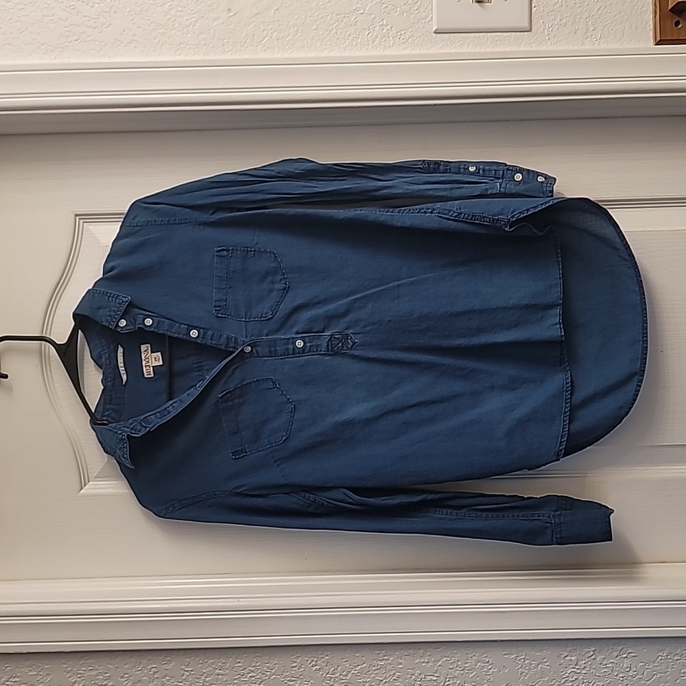 Long sleeve blue lightweight denim shirt